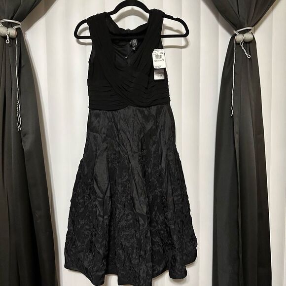 Adrianna Papell black formal midi v-neck formal dress, fit & flare , zippered ba - Picture 5 of 13